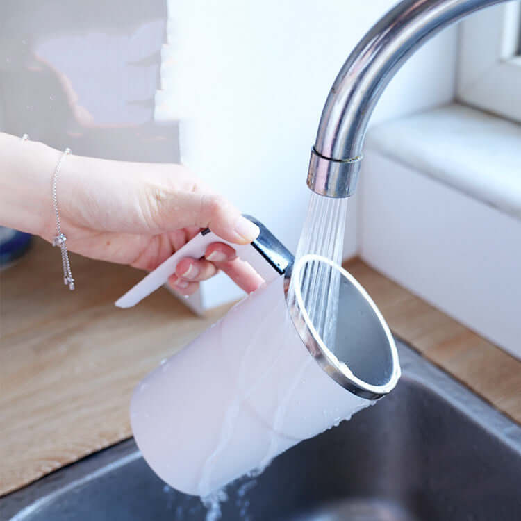Self-stirring mug mixing hot chocolate – USB rechargeable coffee mug in use