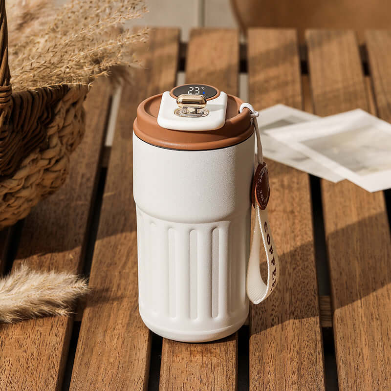 White Smart Coffee Mug with Temperature Display – Keeps Drinks Hot for 6 Hours
